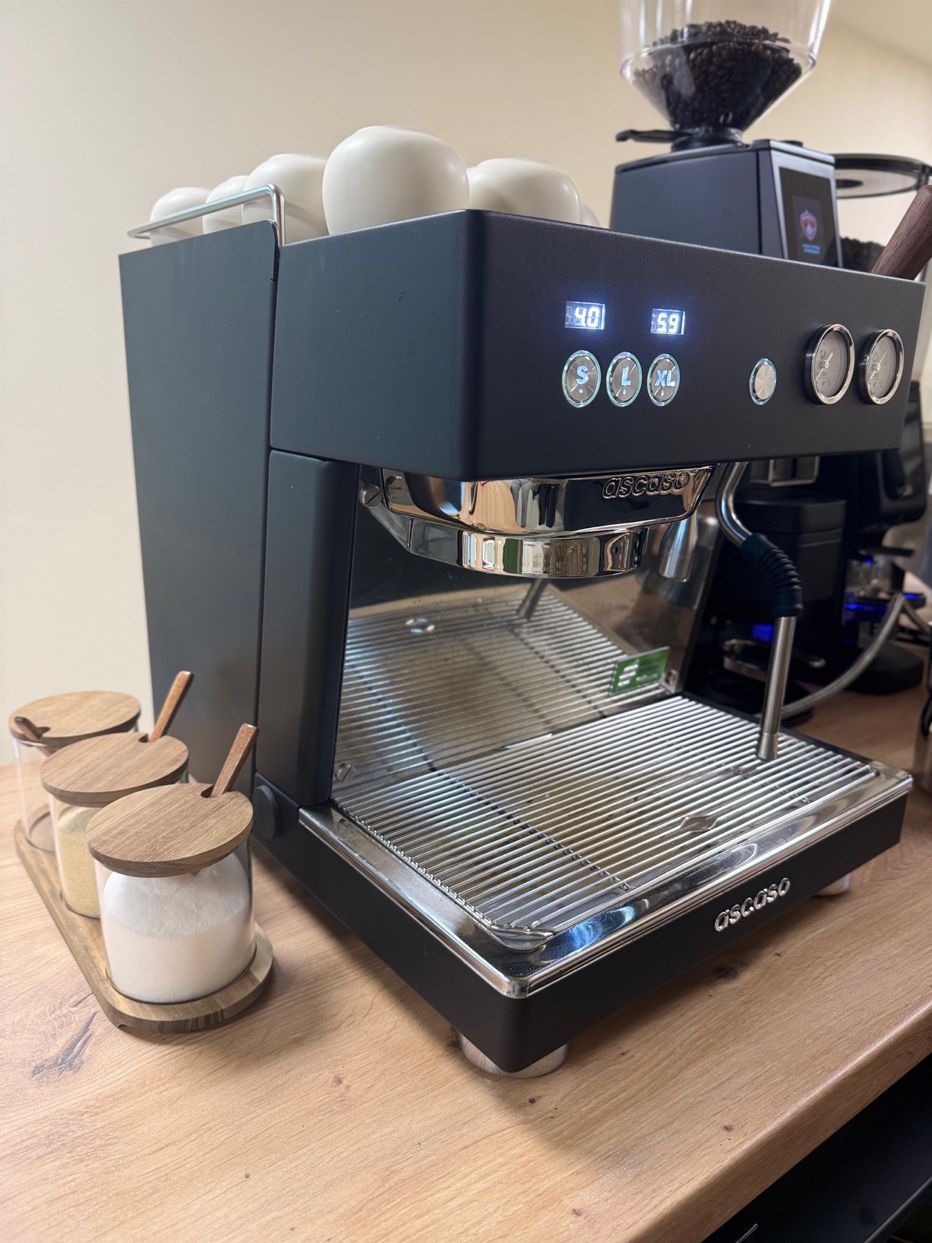 Professionelle Espressomaschine im Café von Nala & Friends