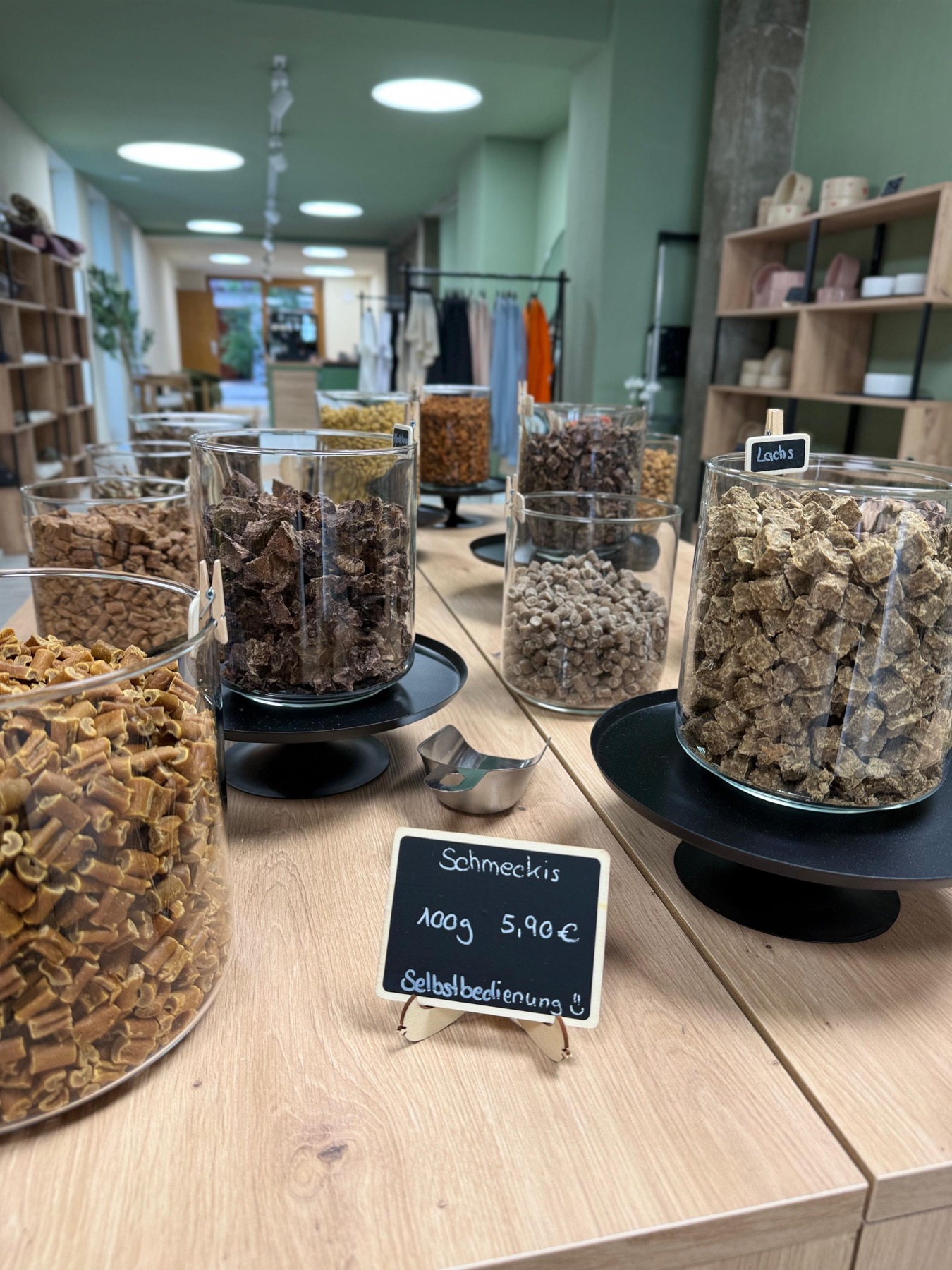 Schmeckis-Regal im Laden von Nala & Friends